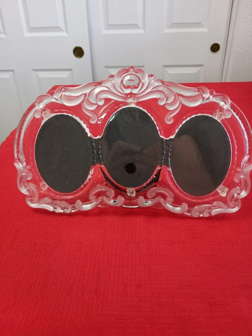 Vintage Triple Oval Glass Picture Frame. Great for baby or wedding photos.
